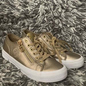 Guess tennis shoes
